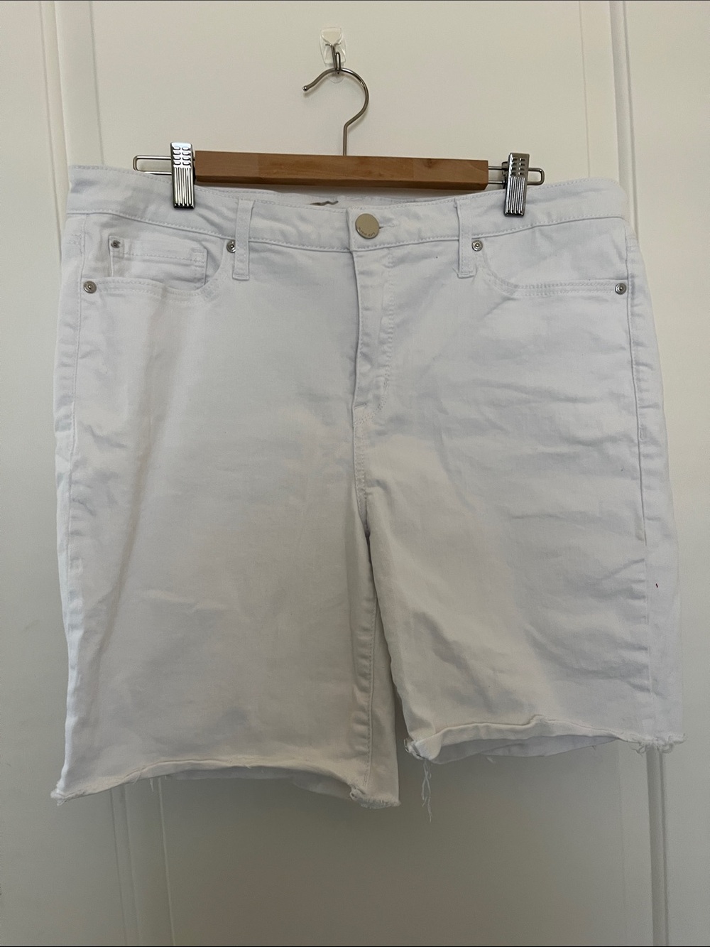 Seven7 White Pants with Interior Branded Tag